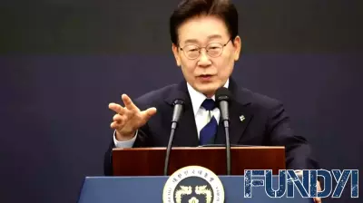 South Korea's Lee urges speed in launching mega chip projects