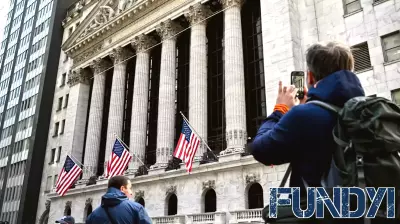 Wall Street Reacts to US Government Shutdown and Surprising Job Market Data